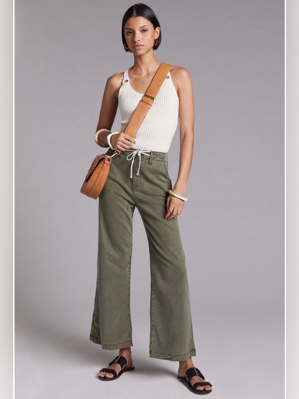 PAIGE Carly Pants in the color Vintage Ivy Green, /moss Size 30 (n)